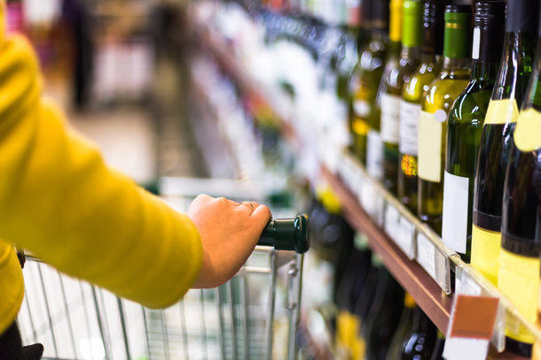 Alcohol purchasing rates affected by licensing laws?