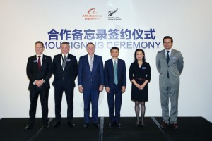 (L to R): Glen Murphy - Regional Director, Greater China, NZTE, Peter Chrisp - Chief Executive of NZTE, John Key - New Zealand Prime Minister, Jack Ma - Founder and Executive Chairman of Alibaba Group, Maggie Zhou - Managing Director of Australia and New Zealand, Alibaba Group, John O’Loghlen - Director of Business Development, Australia and New Zealand, Alibaba Group.