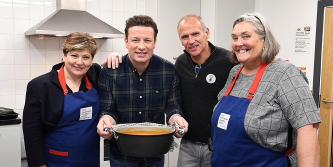 Jamie Oliver supports Tesco’s new community programme