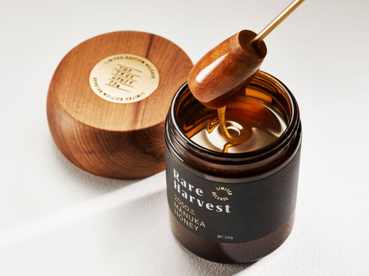 Luxury NZ mānuka honey sells for $2500 per jar